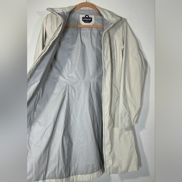 PATAGONIA TORRENTSHELL CITY RAIN COAT. - Picture 4 of 7